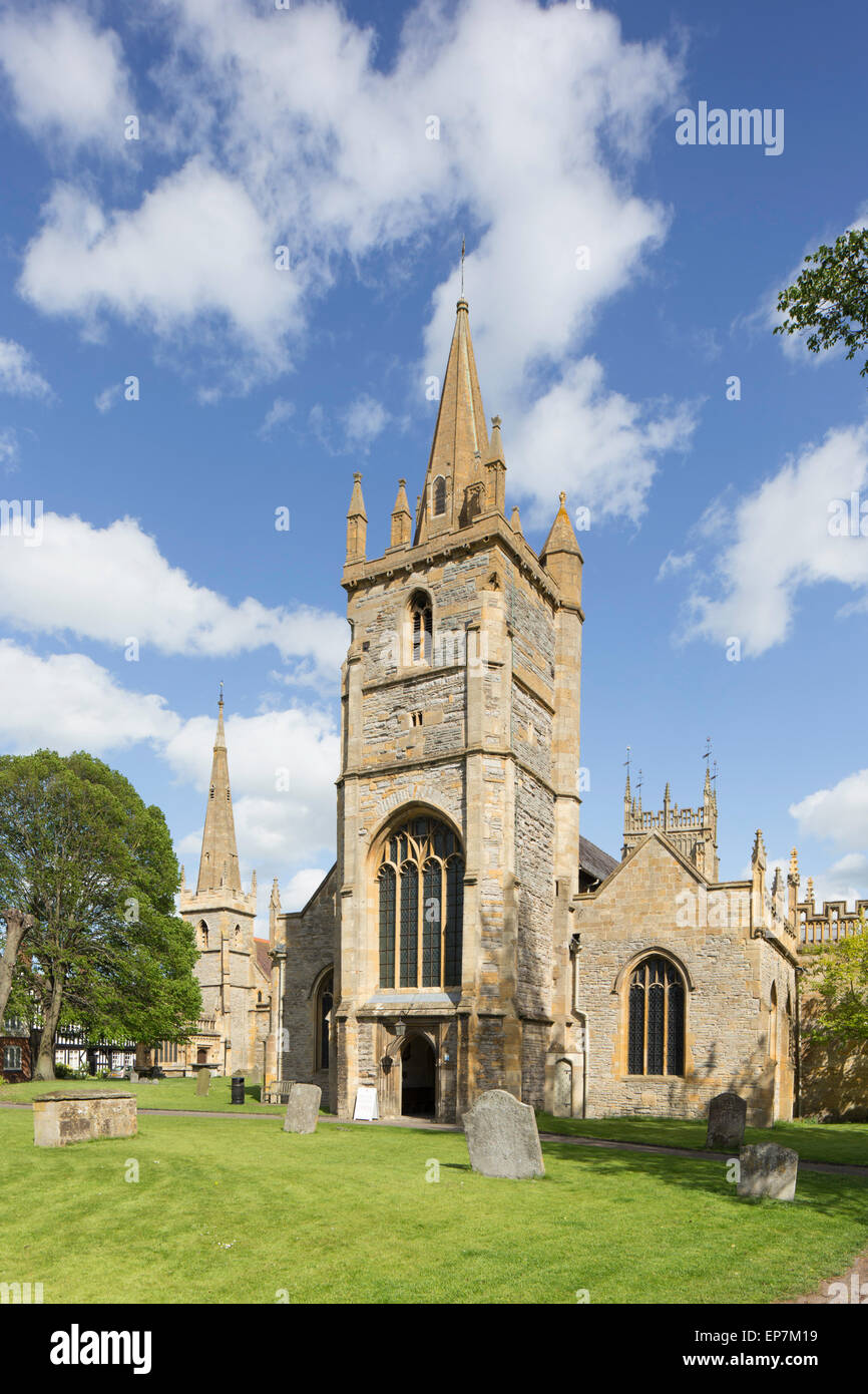 Église Saint-laurent Evesham avec l'église anglicane All Saints dans l'arrière-plan, Evesham, Worcestershire, Angleterre, RU Banque D'Images