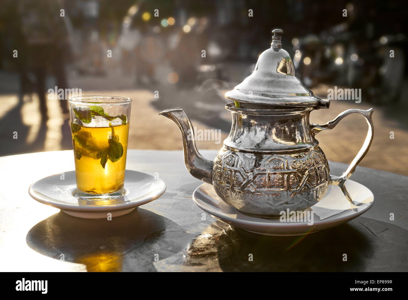 Thé à la menthe traditionnel. Maroc Banque D'Images