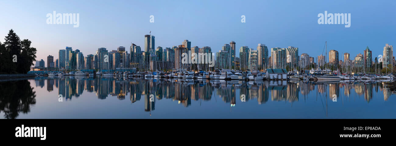 Vancouver, Colombie-Britannique Canada Ville par la vue sur le port de Stanley Park le long de False Creek à Sunrise Panorama Banque D'Images