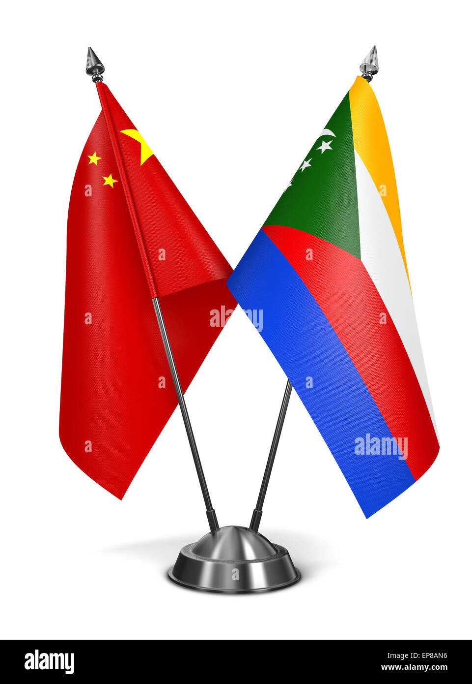 La Chine et les Comores - drapeaux miniatures isolé sur fond blanc. Banque D'Images