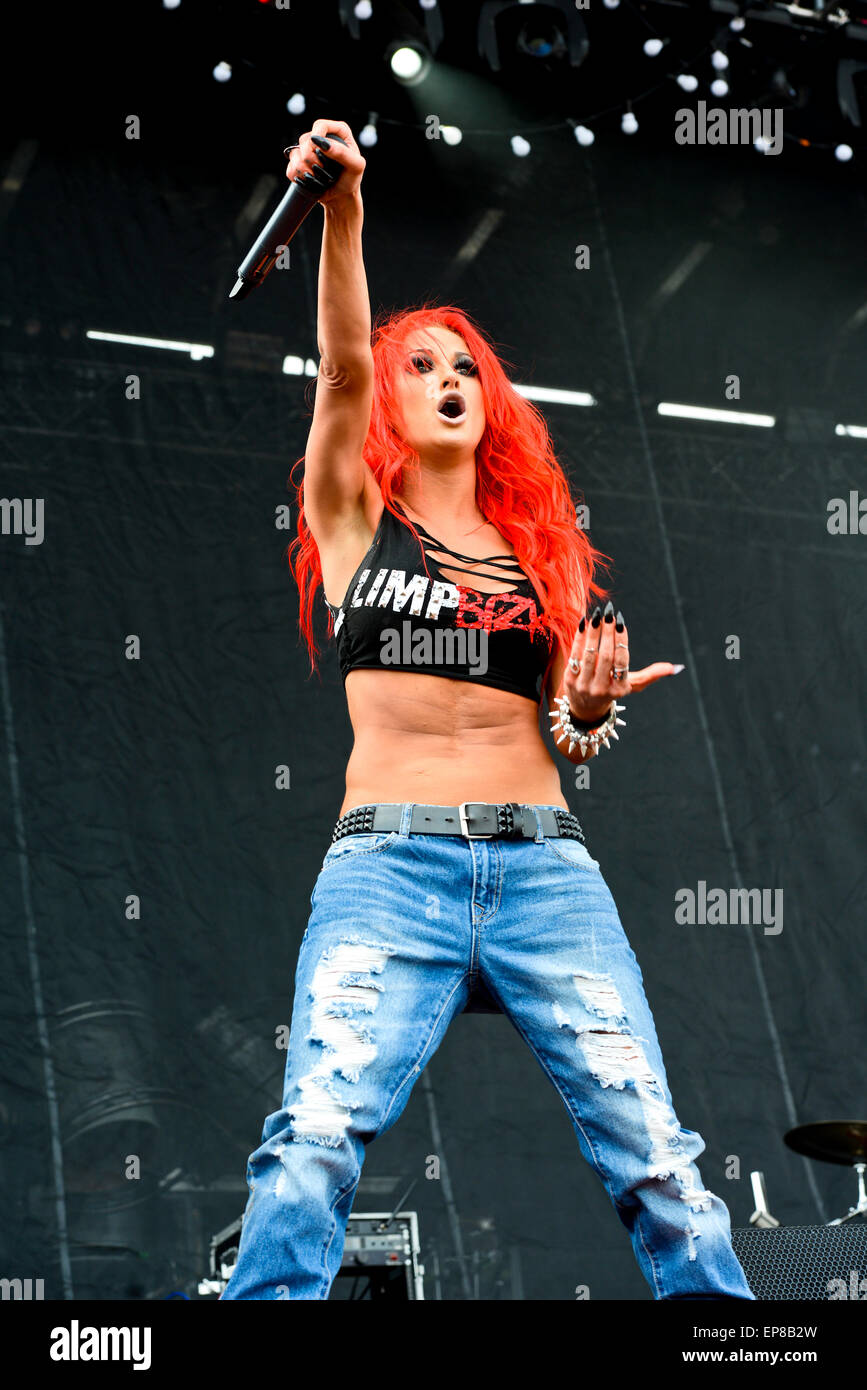 Heidi Berger de la Butcher Babies sur scène à la rébellion de 2015 Carolina. Banque D'Images Heidi Berger de la Butcher Babies sur scène à la rébellion de 2015 Carolina. Banque D'Images