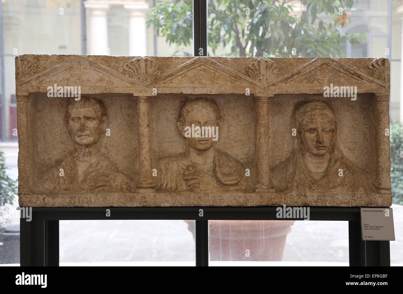 Stèle funéraire. À partir de la Via Prenestina. Rome. 75-50 siècle av. Musée National Romain. Palace Massimo. Rome. L'Italie. Banque D'Images