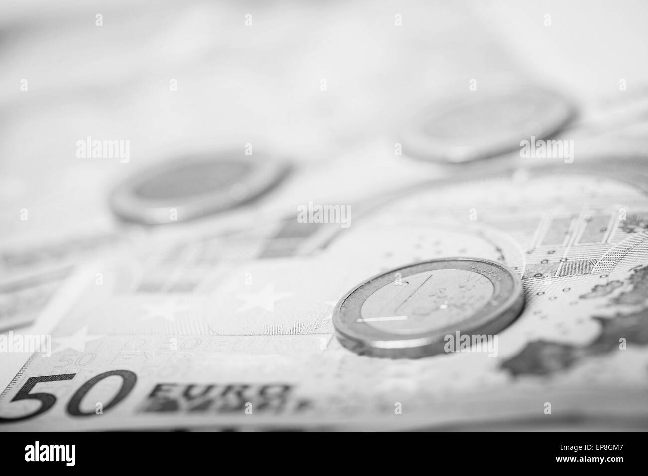 Euro argent : des billets et des pièces Banque D'Images