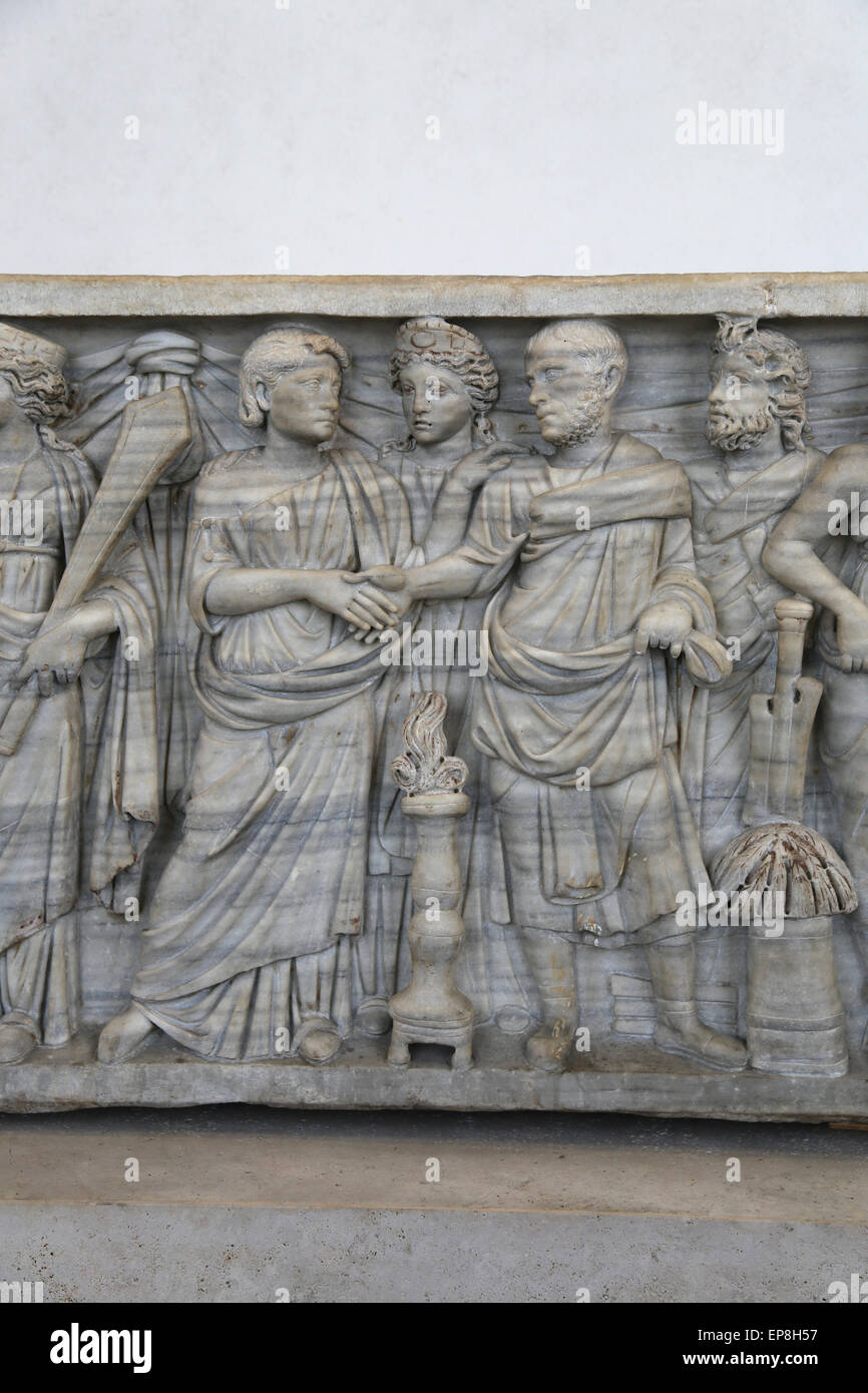Cérémonie de mariage. Ils main devant un petit autel flamboyant et la Pronuba, et la déesse Concordia. À partir de la Via Latina, 27 Banque D'Images