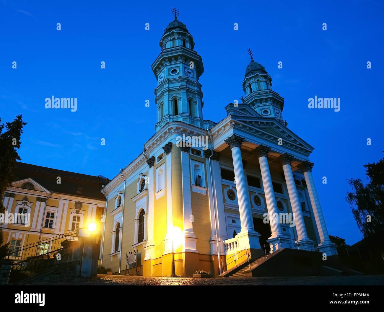 Cathédrale de la montagne dans la ville d'Uzhgorod, Ukraine. Banque D'Images