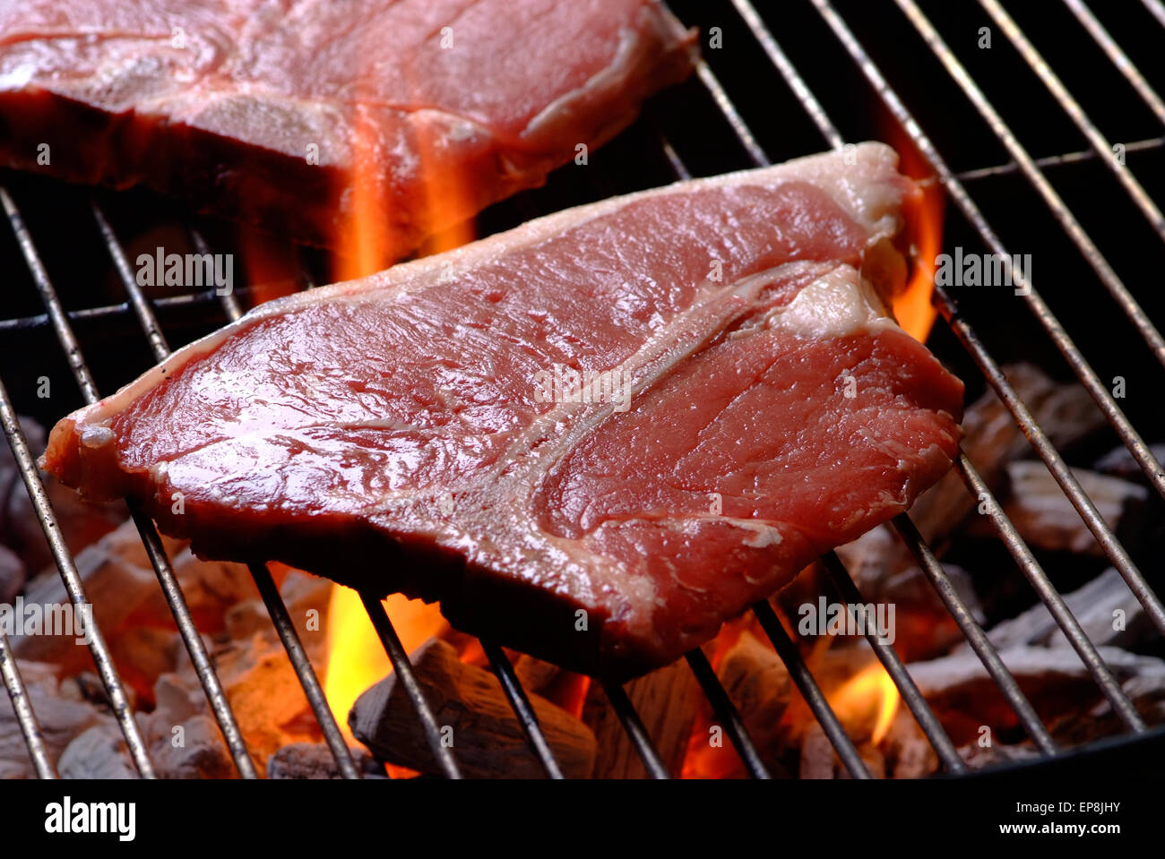 T bone steak à un braai sud-africain autrement connu comme un barbecue Banque D'Images
