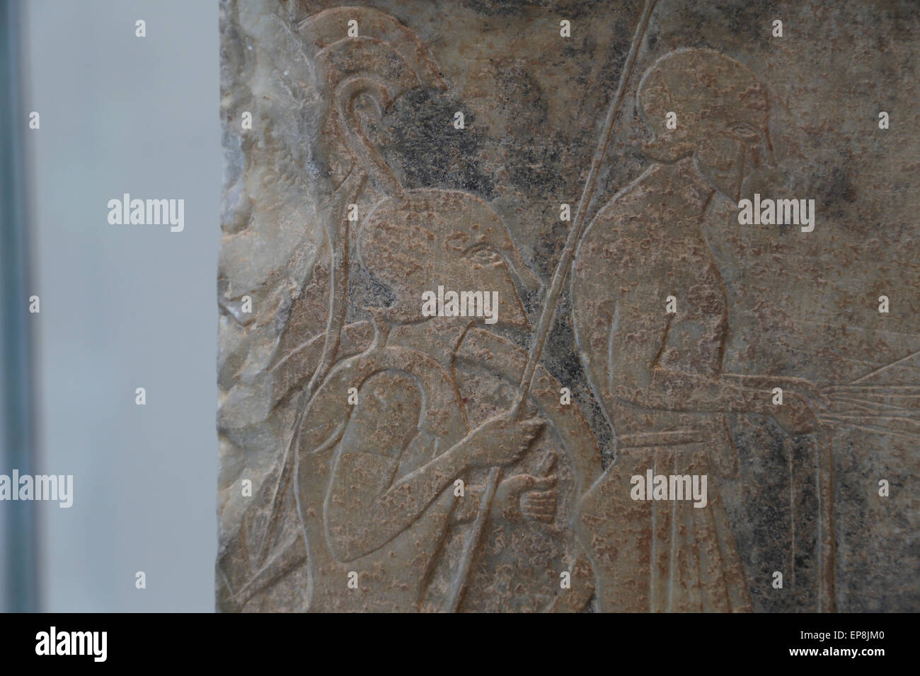 Fragment de la stèle de marbre (pierre tombale) d'un hoplite (fantassin). Le Grec, Grenier, ca. 525-515 BC. Banque D'Images