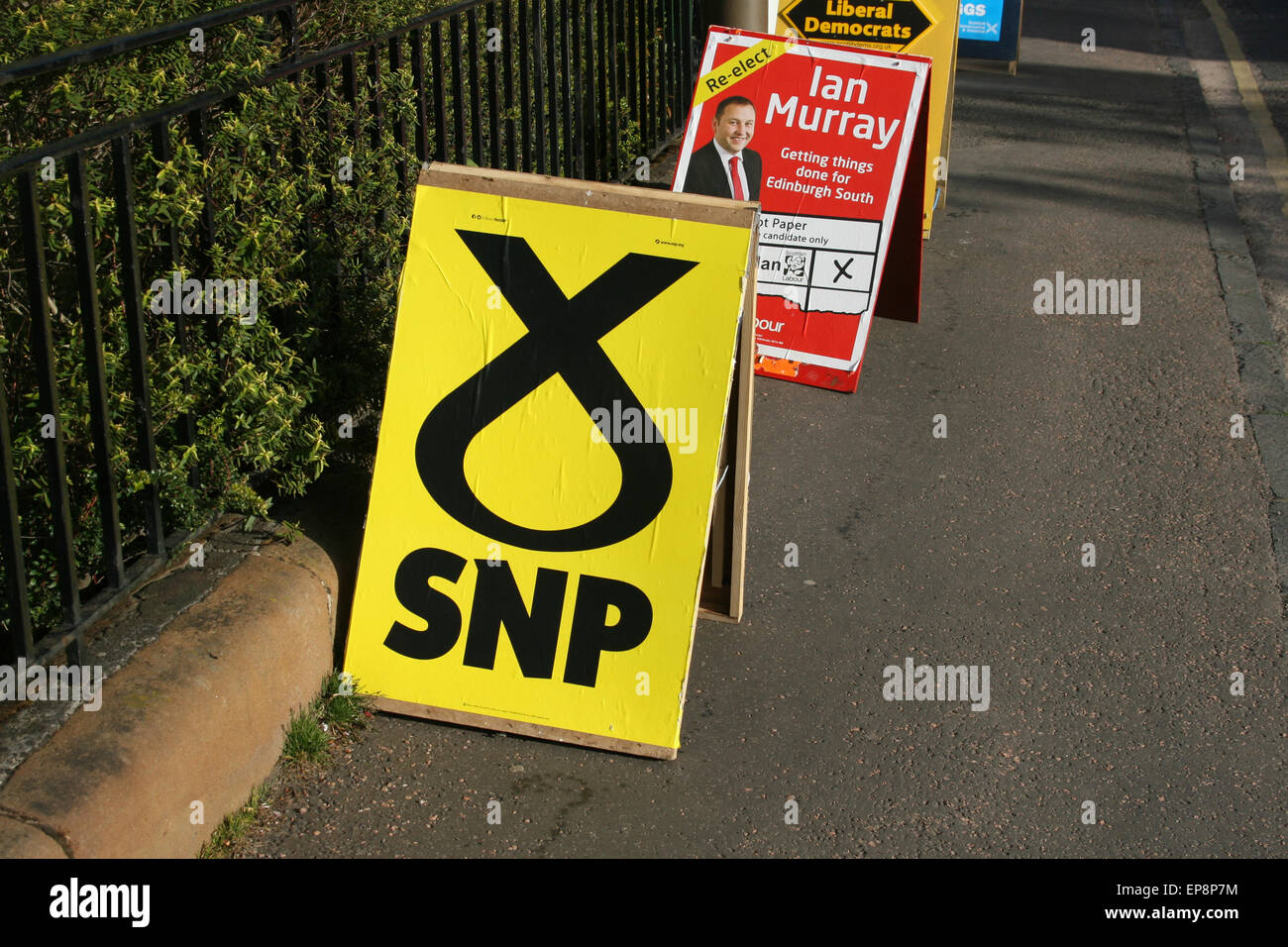 L'ECOSSE SNP VOTE LE JOUR DE L'ÉLECTION 2015 DU SONDAGE DE VOTE Banque D'Images