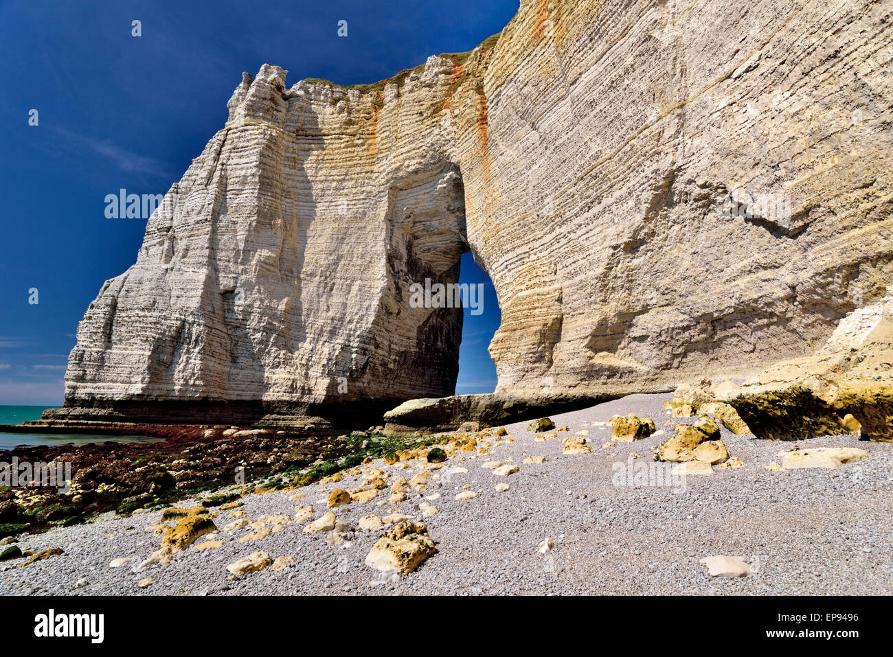 France, Normandie : falaises de craie géant à Étretat Banque D'Images