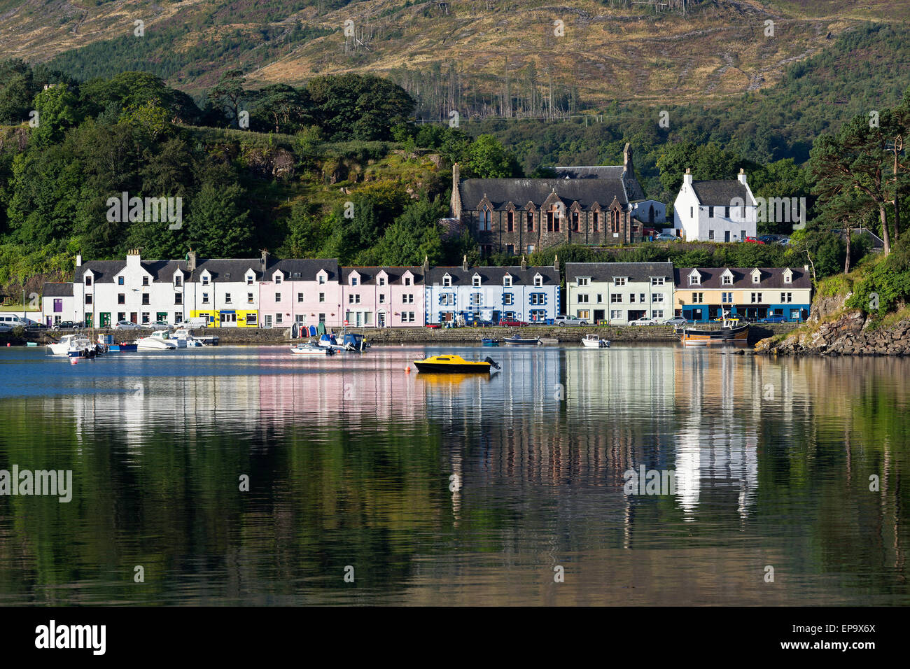 Vue sur le port de Portree sur l'île de Skye, Écosse Banque D'Images