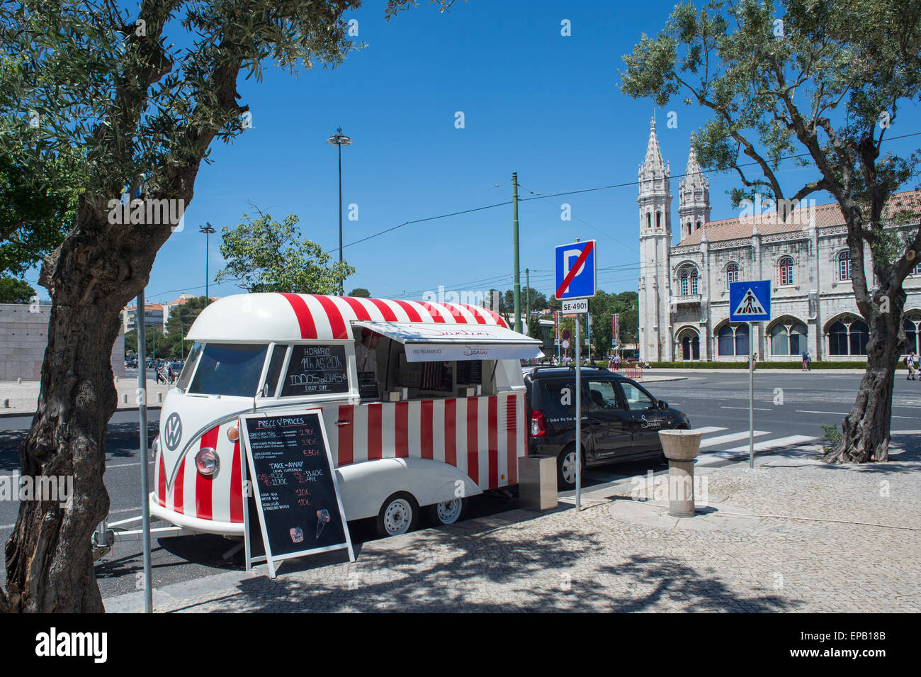 Ice cream van VW à Belém, Lisbonne, Portugal la vente des glaces Banque D'Images