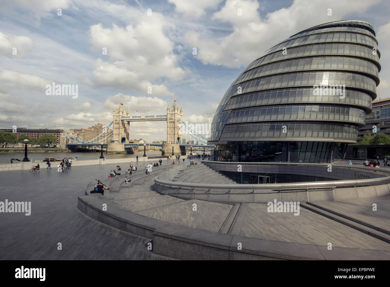 Londres, Angleterre - Mai 11,2015 : Voir l'Hôtel de Ville, le bâtiment a une forme bulbeuse, destiné à réduire sa surface Banque D'Images