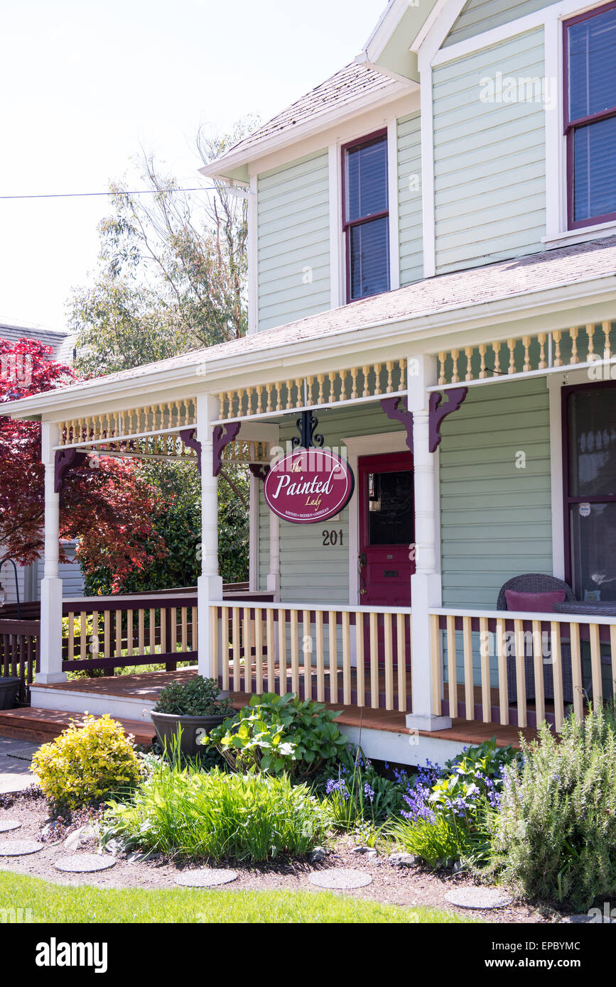 La belle dame est un restaurant situé dans une maison victorienne à Newberg, Oregon. Banque D'Images La belle dame est un restaurant situé dans une maison victorienne à Newberg, Oregon. Banque D'Images