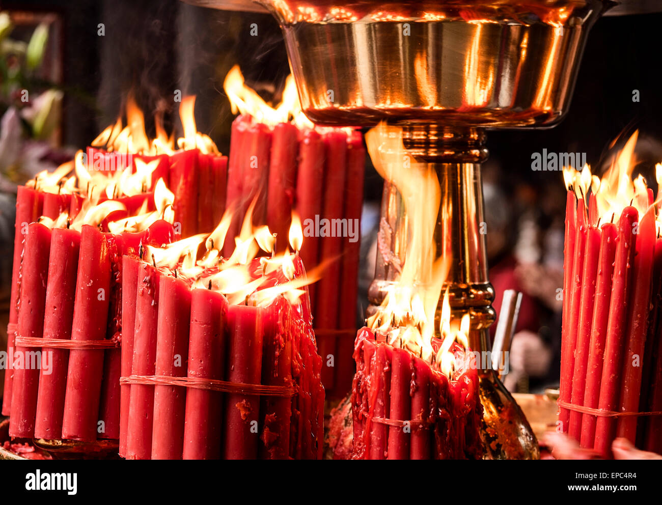 Bougies rouges à Temple Banque D'Images