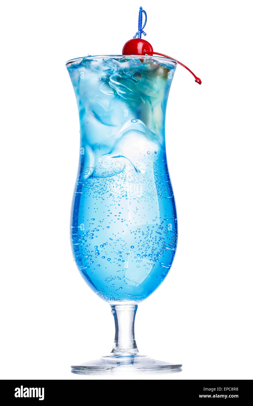 Blue hawaiian cocktail sans alcool décoré de rouge cerise Photo Stock -  Alamy
