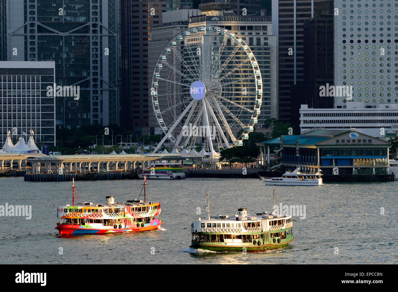 Le célèbre Star Ferry, le port de Victoria, Hong Kong, Chine. Banque D'Images