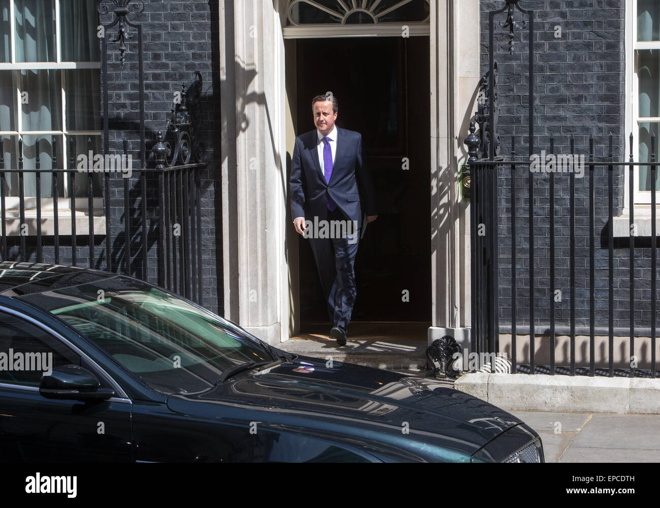 Le premier ministre David Cameron,feuilles,numéro 10 Downing Street après une réunion du cabinet Banque D'Images