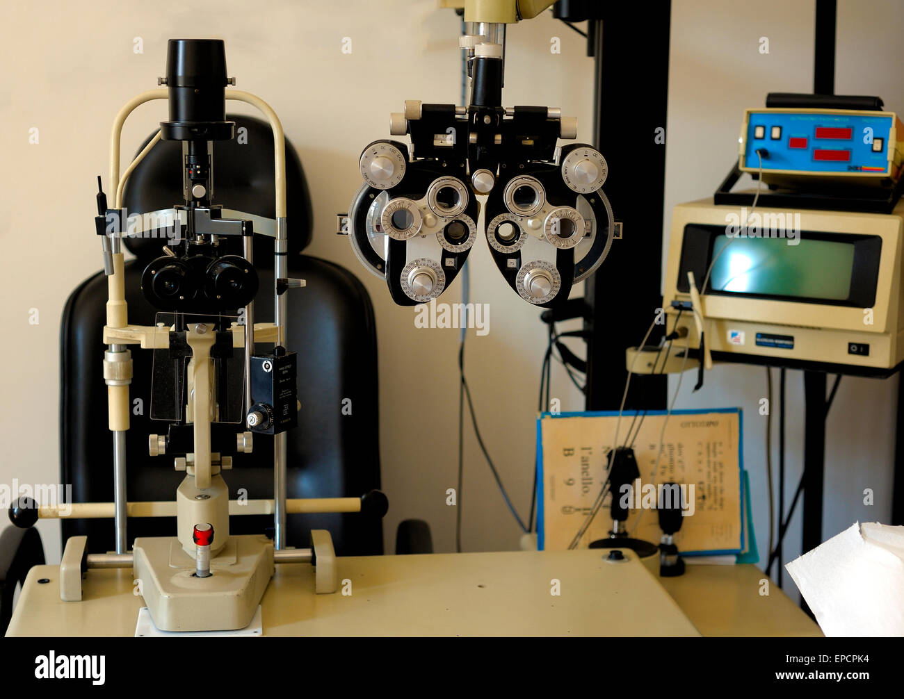 Équipement de laboratoire spécialiste des yeux au laser Banque D'Images