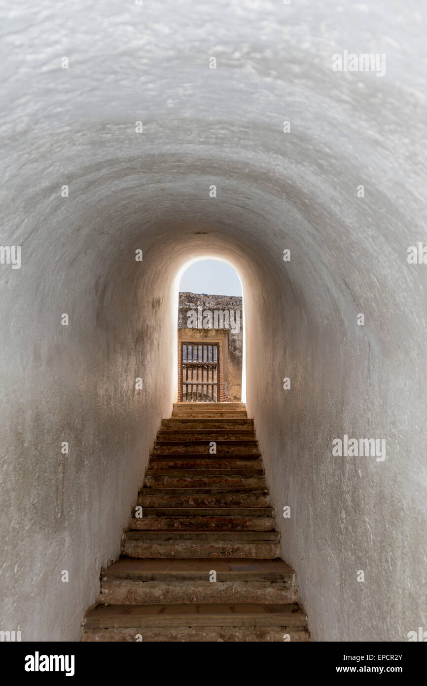 Escalier des catacombes du Convento de Las Capuchinas ou couvent Capucines dans Antigua Guatemala Banque D'Images