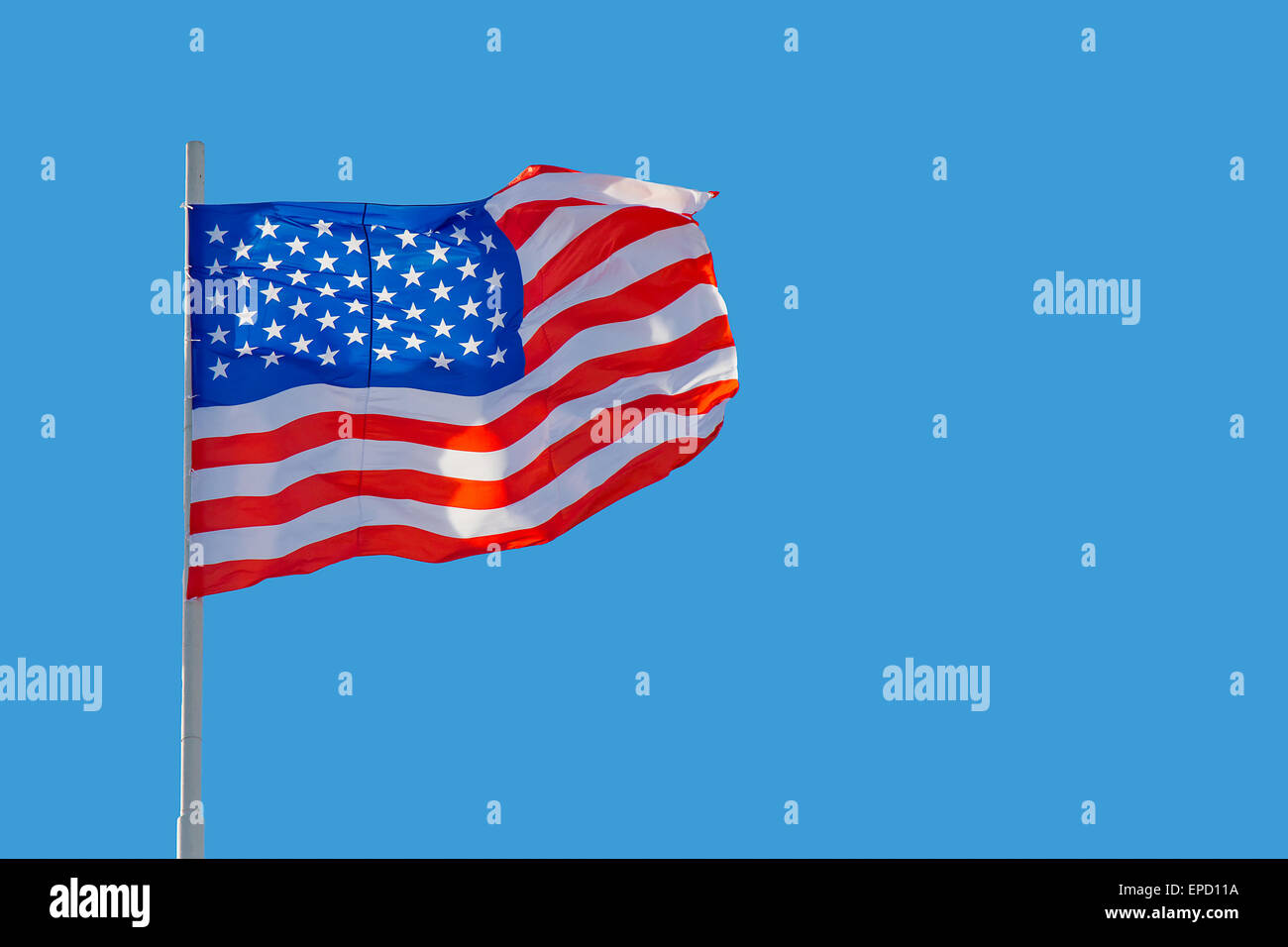 USA flag est forme en face de ciel bleu Banque D'Images
