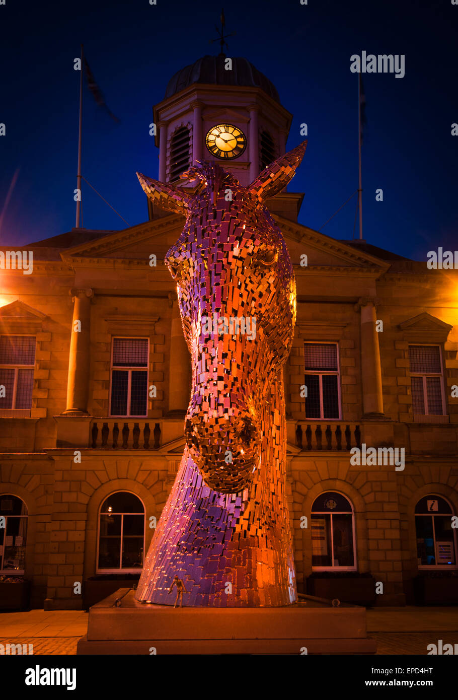 Kelso, Ecosse, Royaume-Uni. 16 mai, 2015. L'emblématique Kelpies sculptures viennent à l'Ecosse en mai. L'échelle d'un dixième des sculptures de tournée sera à l'affiche à Kelso Square de vendredi 15 mai au lundi 18 mai. Troy : crédit GO images/Alamy Live News Banque D'Images