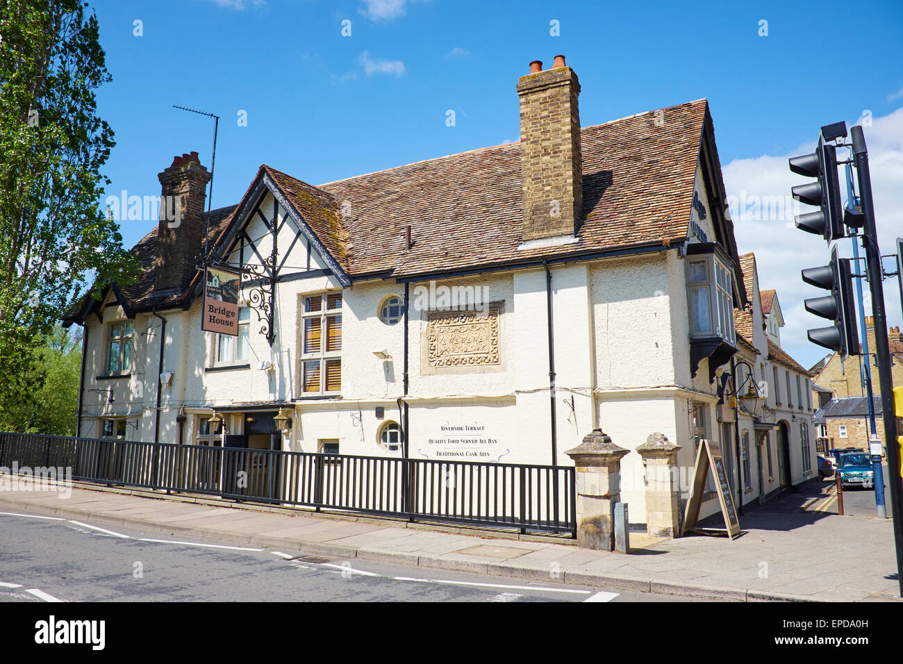 Bridge House Bar and Restaurant Place du Marché St Neots Cambridgeshire UK Banque D'Images