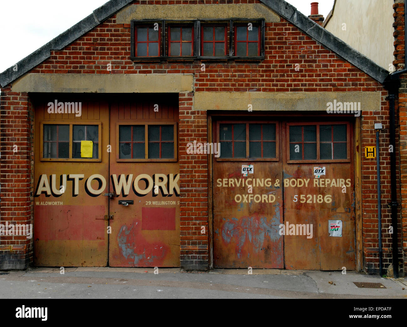 Garage à l'ancienne dans la rue Wellington, Oxford, Angleterre Photo