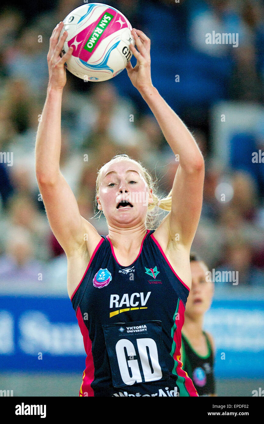17 mai 2015 - Melbourne, Victoria, Australie - JOANNA WESTON du Melbourne Vixens en action au cours de l'ANZ Championship 2015 entre la Melbourne Vixens et la côte ouest de la fièvre à Margaret Court Arena. Le Melbourne Vixens battre la côte ouest africaine 56-48 (crédit Image : © Tom Griffiths/Zuma sur le fil) Banque D'Images