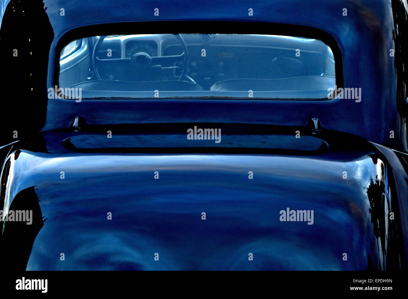 Vintage black car à partir de l'arrière Banque D'Images