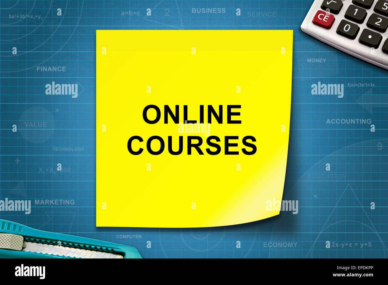 Cours en ligne du texte sur du papier millimétré avec note jaune Banque D'Images