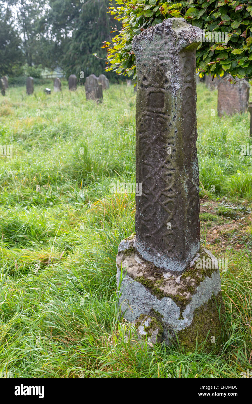 Royaume-uni, Angleterre, dans le Yorkshire. Croix celtique, on croit être 8ème. Siècle, dans le cimetière de st oswald's Church, East Hauxwell. Banque D'Images