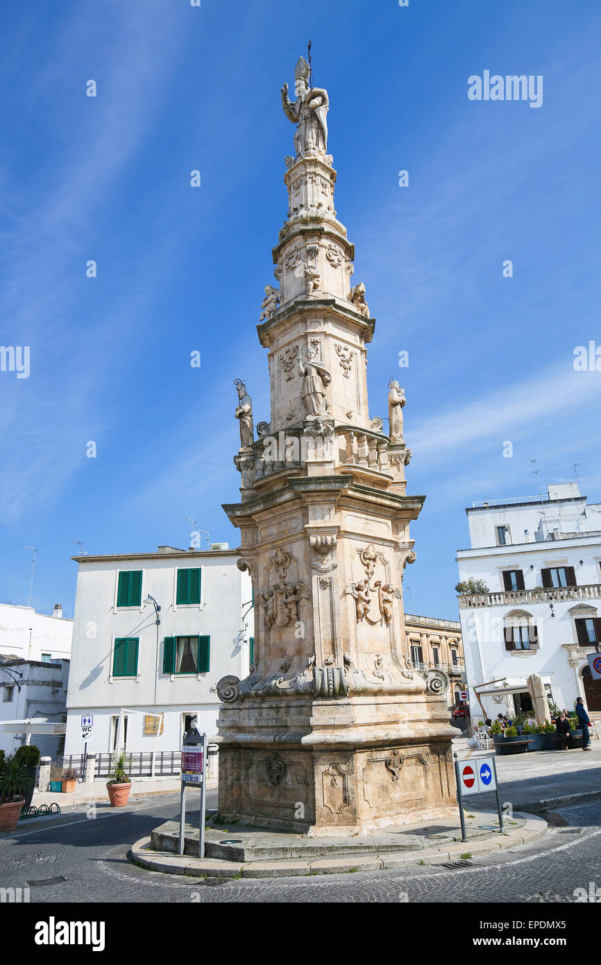 OSTUNI, ITALIE - 14 mars 2015 : statue de San Oronzo à Ostuni, Pouilles, Italie. Banque D'Images