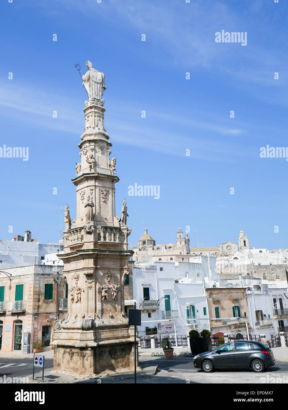 OSTUNI, ITALIE - 14 mars 2015 : statue de San Oronzo à Ostuni, Pouilles, Italie. Banque D'Images
