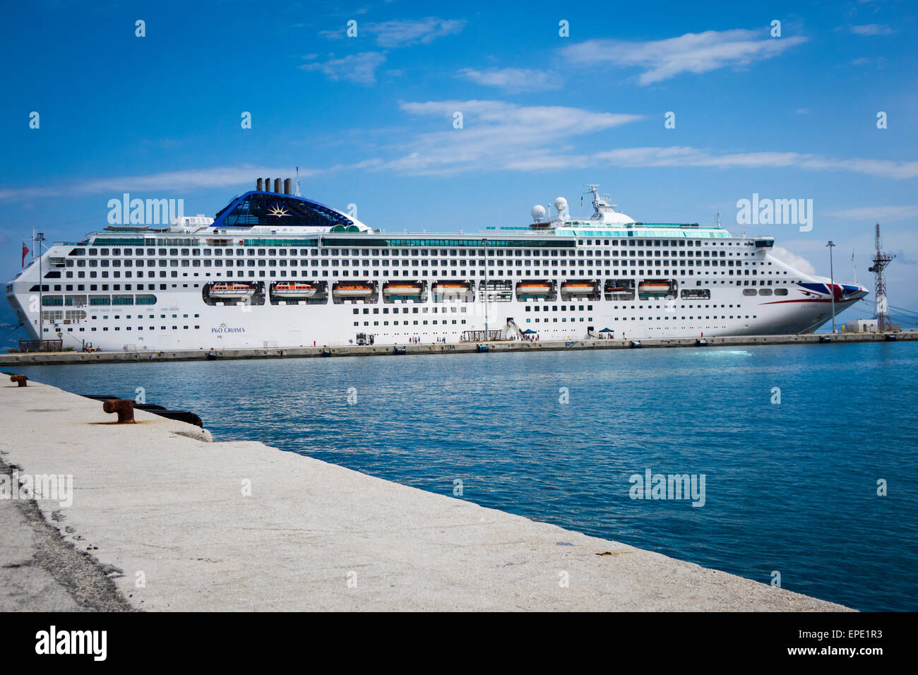 P & O cruise ship Oceana Banque D'Images