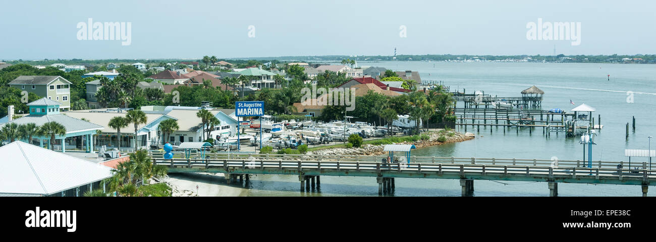 Saint Augustin la Marina au Vilano beach Pier vu depuis le pont Vilano à Saint Augustine, Floride, USA. Banque D'Images