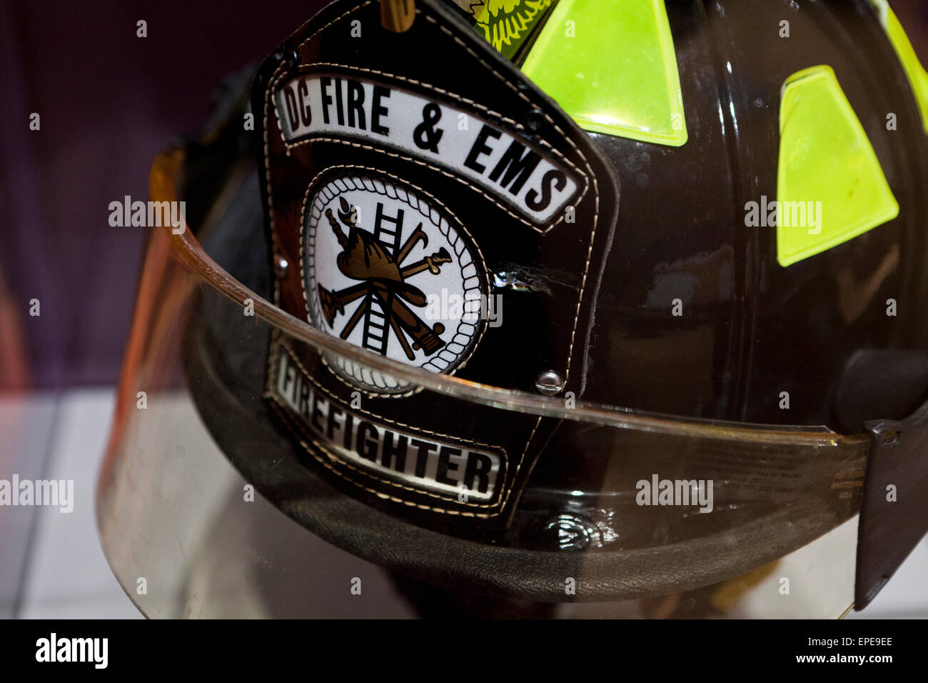 DC Fire & EMS Ministère casque de sécurité - Washington, DC USA Photo Stock  - Alamy