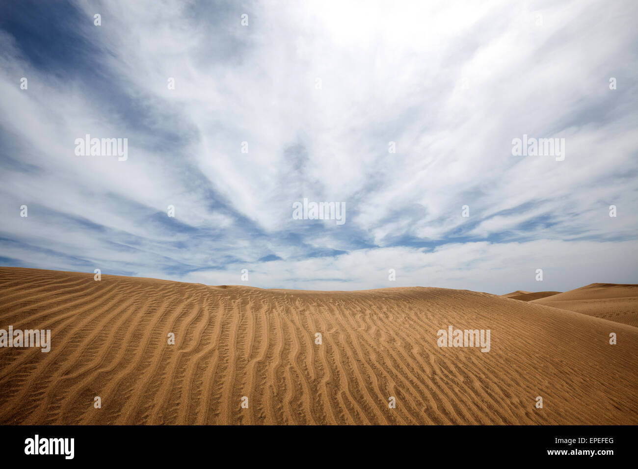 Les dunes, les Dunes de Maspalomas réserve naturelle, la formation de nuages, Gran Canaria, Îles Canaries, Espagne Banque D'Images
