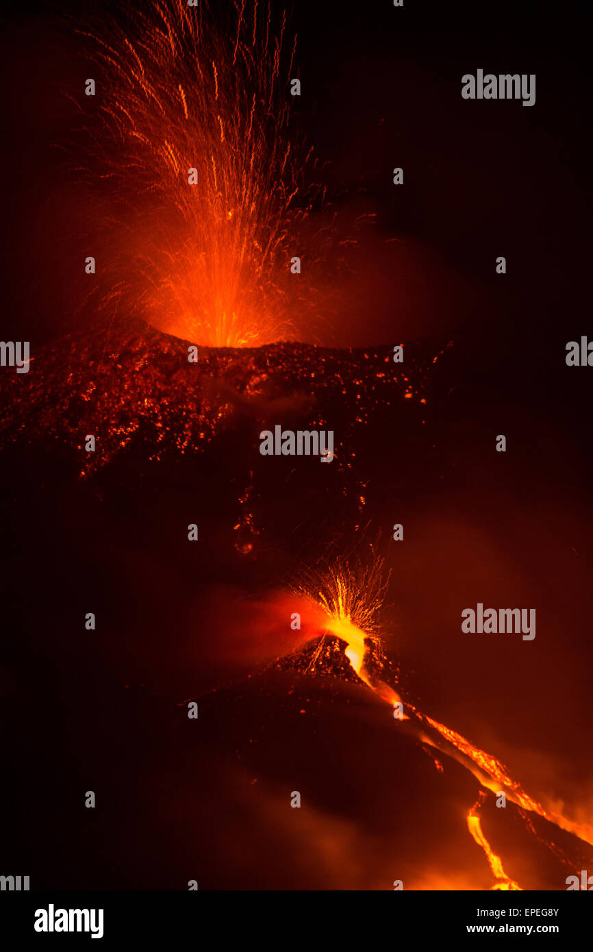 Les images spectaculaires de la dernière éruption du volcan Etna cratère ( 14 mai 2015 ) publié par le NSEC et le nouveau petit Banque D'Images