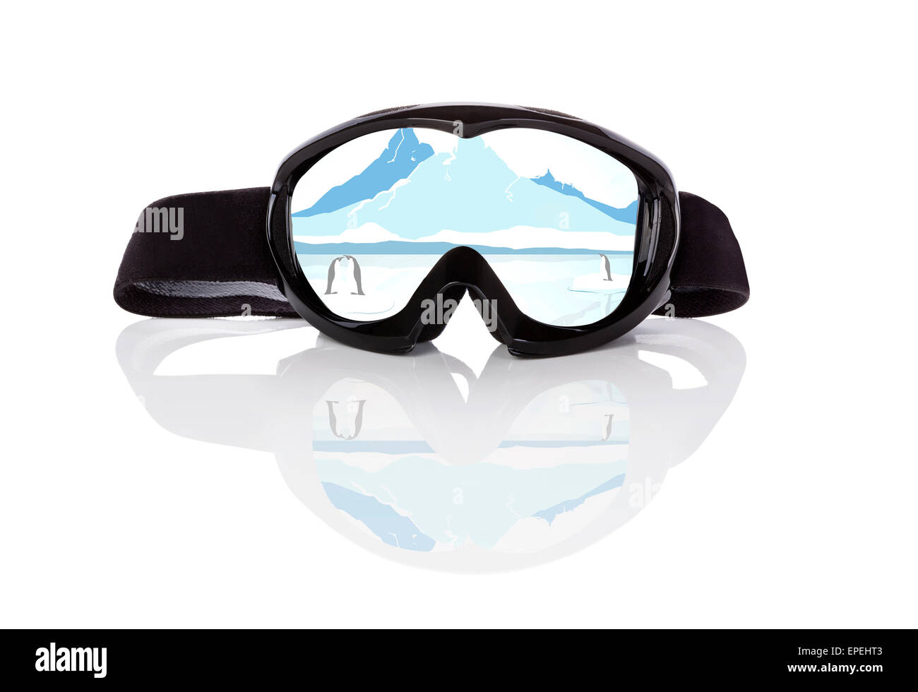 La saison de sports d'hiver. Lunettes de ski avec de beaux paysage arctique hiver réflexion isolé sur fond blanc. Hiver extrême Banque D'Images