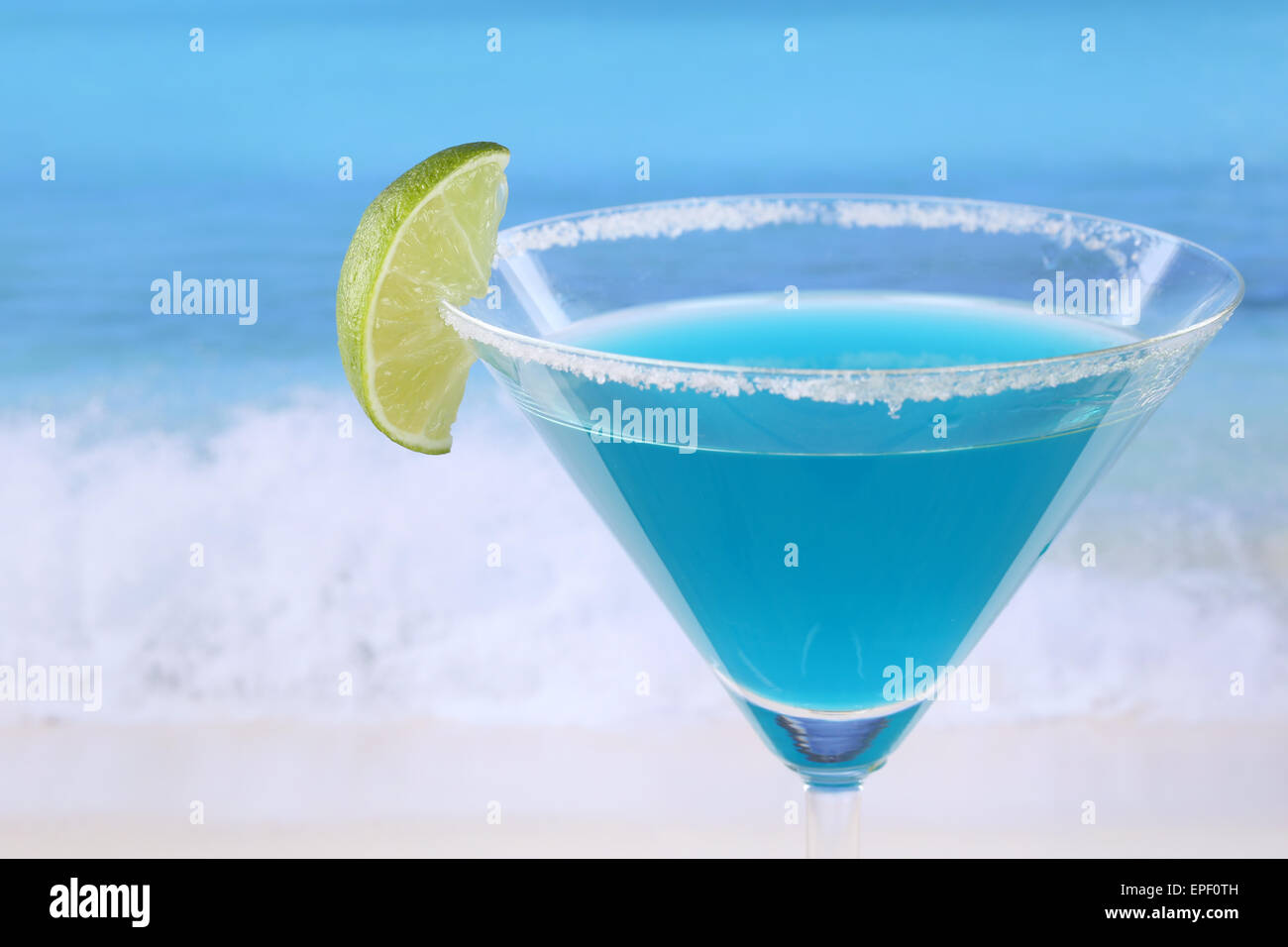 Cocktail au curaçao bleu Banque de photographies et d’images à haute