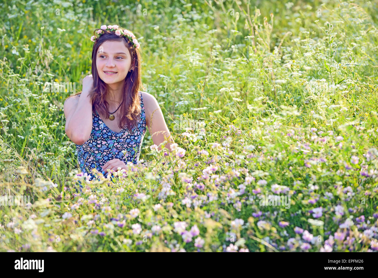 Fille dans la nature Banque de photographies et d’images à haute