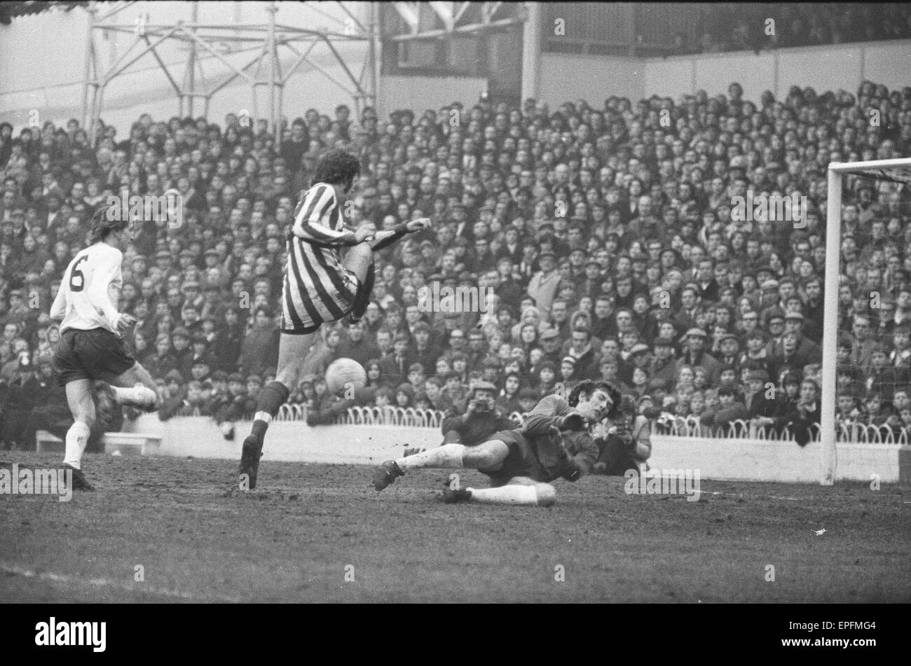 Tottenham v Southhampton. 16 Jan 1971 match Leauge Mick Channon objectif scores Banque D'Images