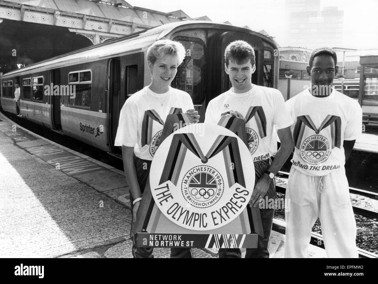 Manchester Ville d'obtenir les Jeux de 1996, le 16 juillet 1990. La tenue des Jeux Olympiques à la gare de Blackpool. Banque D'Images