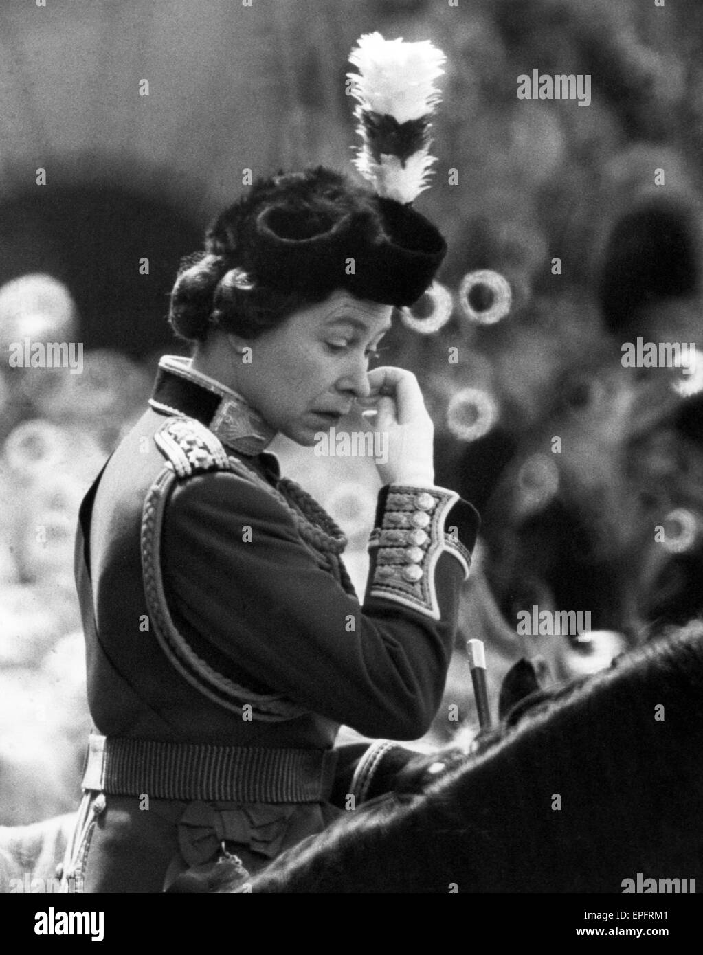 La Reine prend part à la parade de la cérémonie des couleurs avec 1er Bataillon Welsh Guards, Horse Guards Parade, Londres, 2 juin 1973. Banque D'Images