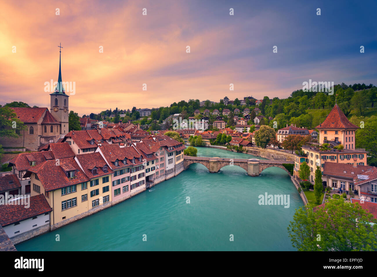 Berne. Image de Berne, capitale de la Suisse, pendant le coucher du soleil spectaculaire. Banque D'Images