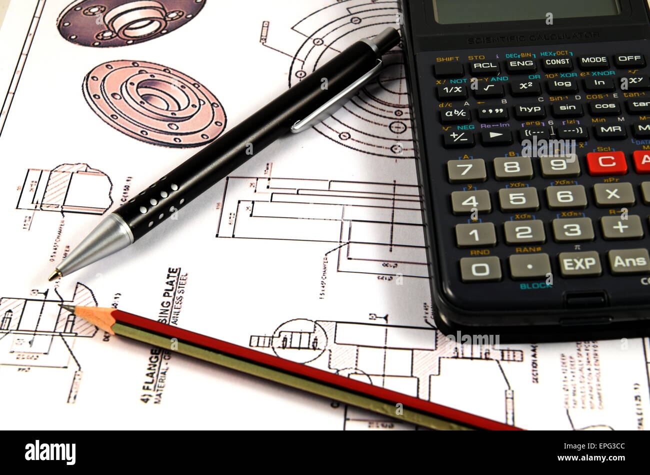 Calculatrice scientifique, stylo et crayon sur la carte Dessin technique  Photo Stock - Alamy