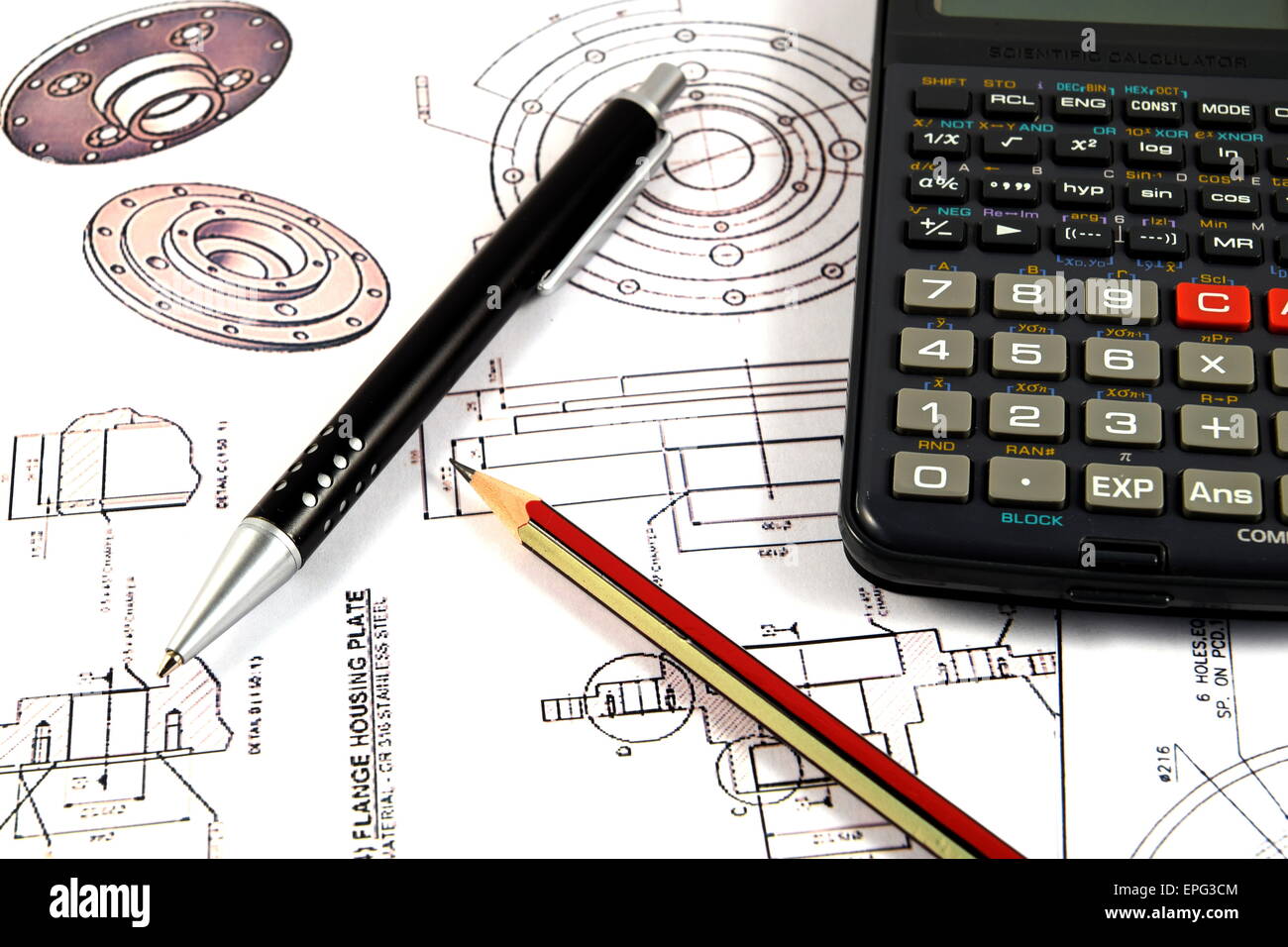 Calculatrice scientifique, stylo et crayon sur la carte Dessin technique  Photo Stock - Alamy