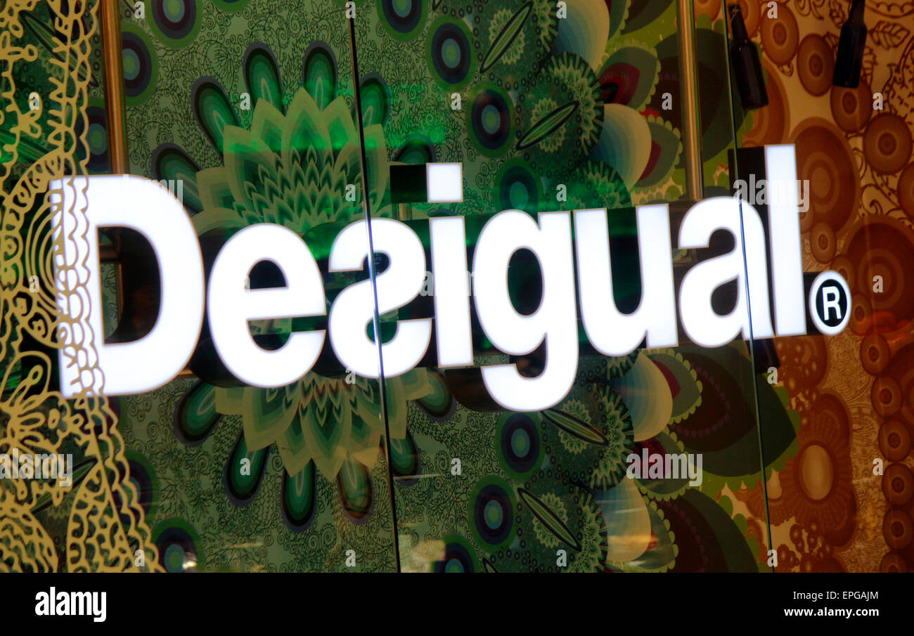 Markennamen : 'Desigual', Berlin. Banque D'Images