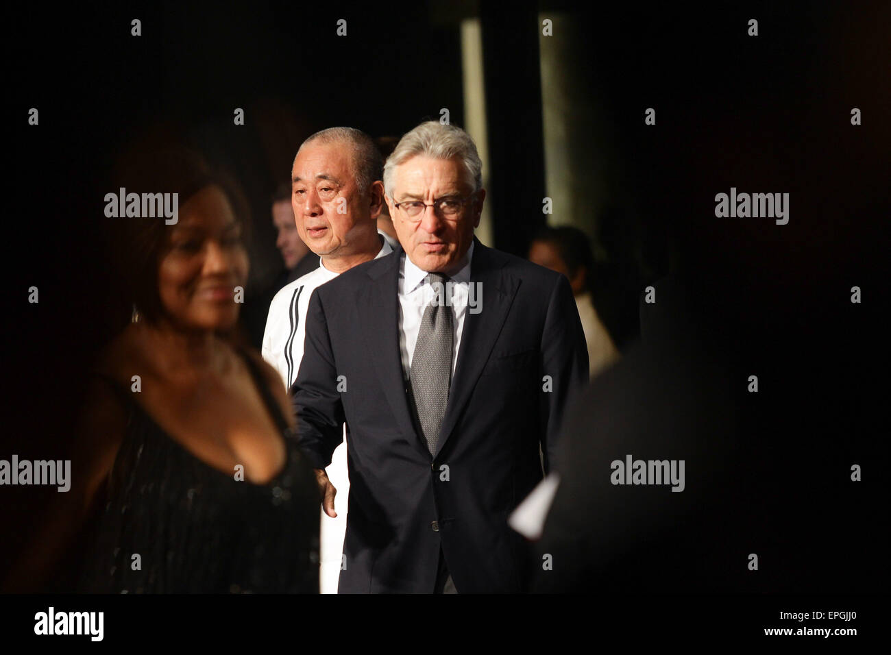 Manille, Philippines. 18 mai, 2015. De gauche à droite : Grace Hightower De Niro, Chef Nobu Matsuhisa et l'acteur Robert De Niro arriver durant l'ouverture de Nobu Hotel à Pasay. Le Nobu hotel à Manille est le premier hôtel Nobu en Asie. Credit : PACIFIC PRESS/Alamy Live News Banque D'Images