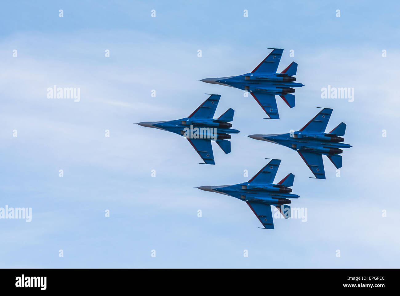 Silhouettes d'avions de chasse russe Su-27 dans le ciel Banque D'Images